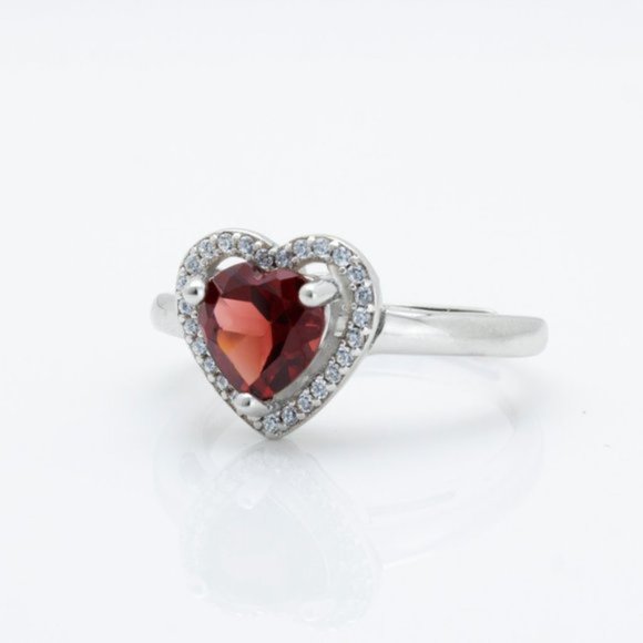 Stunning Garnet Heart Sterling Silver Ring - Picture 1 of 4